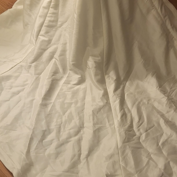 Wedding dress - Picture 2 of 5